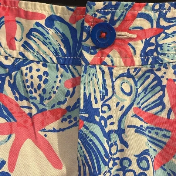 Like new Lilly Pulitzer The Callahan Short Size 4 in She Sells Seashells - Picture 5 of 9